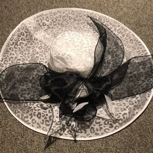 Wide brim floppy hat